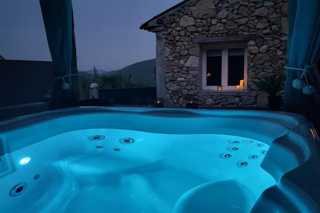 L'antre deux Pierres, spa, détente et romantisme Bouyon Esterno foto
