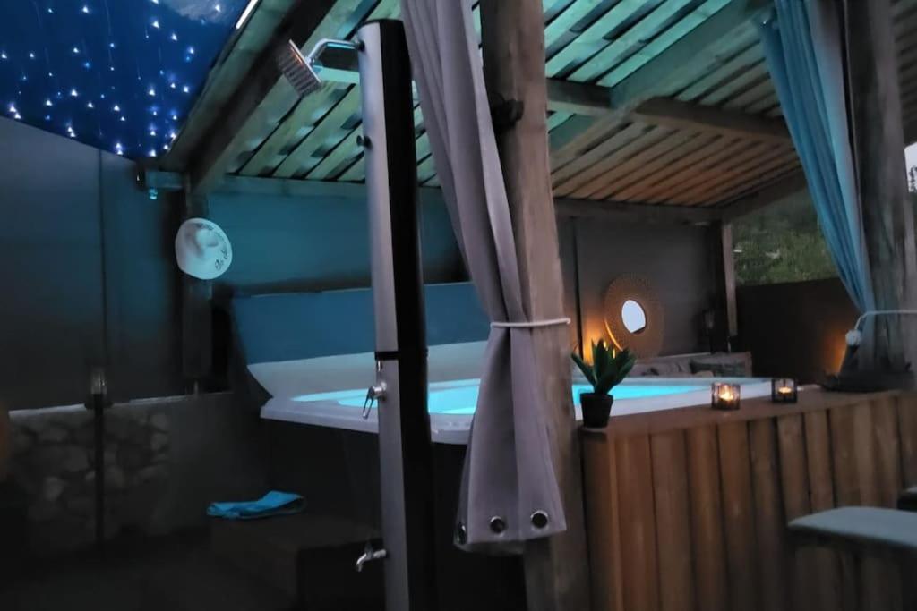 L'antre deux Pierres, spa, détente et romantisme Bouyon Esterno foto